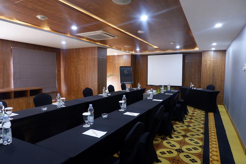 El Hotel Yogyakarta Malioboro Εξωτερικό φωτογραφία