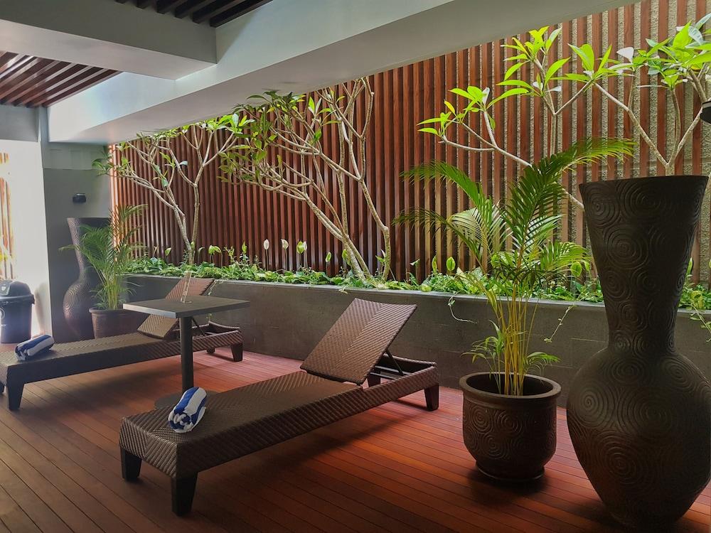 El Hotel Yogyakarta Malioboro Εξωτερικό φωτογραφία